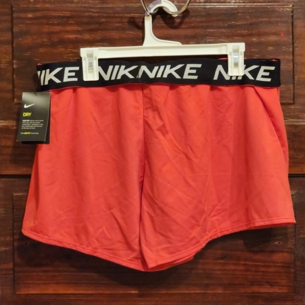 NIKE Women's Fire Red Dry Fit Athletic Shorts Size XL NWT